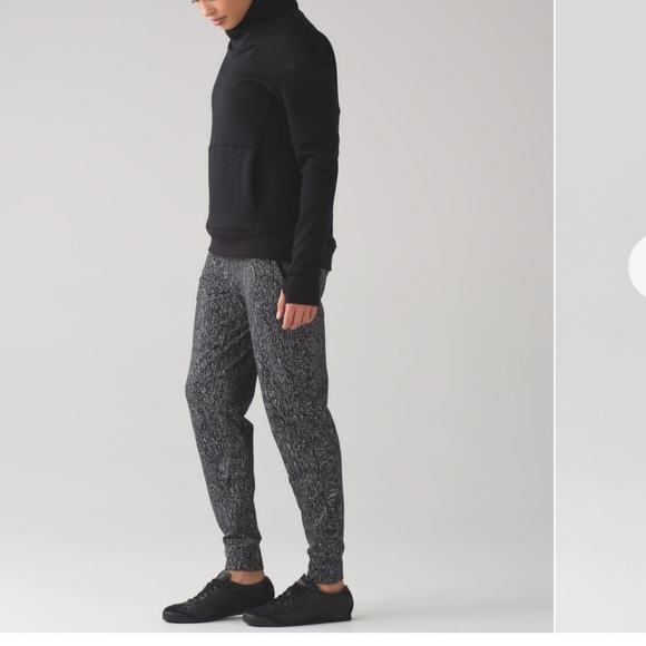 Lululemon Ready to Rulu pant - Picture 2 of 10